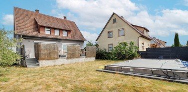Hauptbild Liebevoll saniertes Einfamilienhaus mit großem Garten und Pool